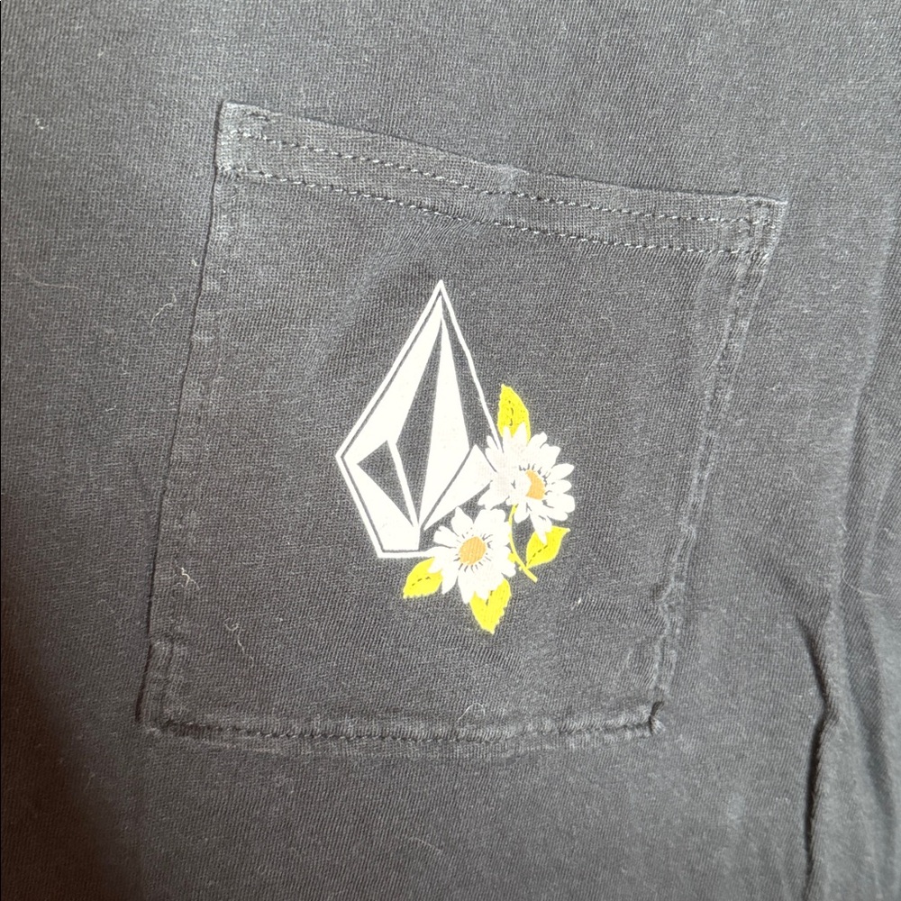 Volcom Stone Black Floral Crop Tee Size Large Organic Cotton Graphic Pocket - Picture 5 of 9